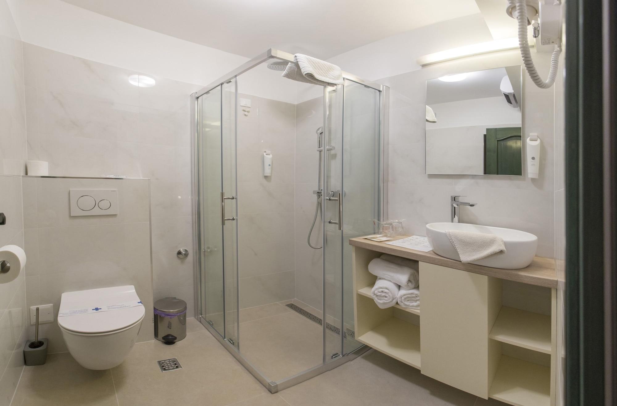 Diana Hotel 3*