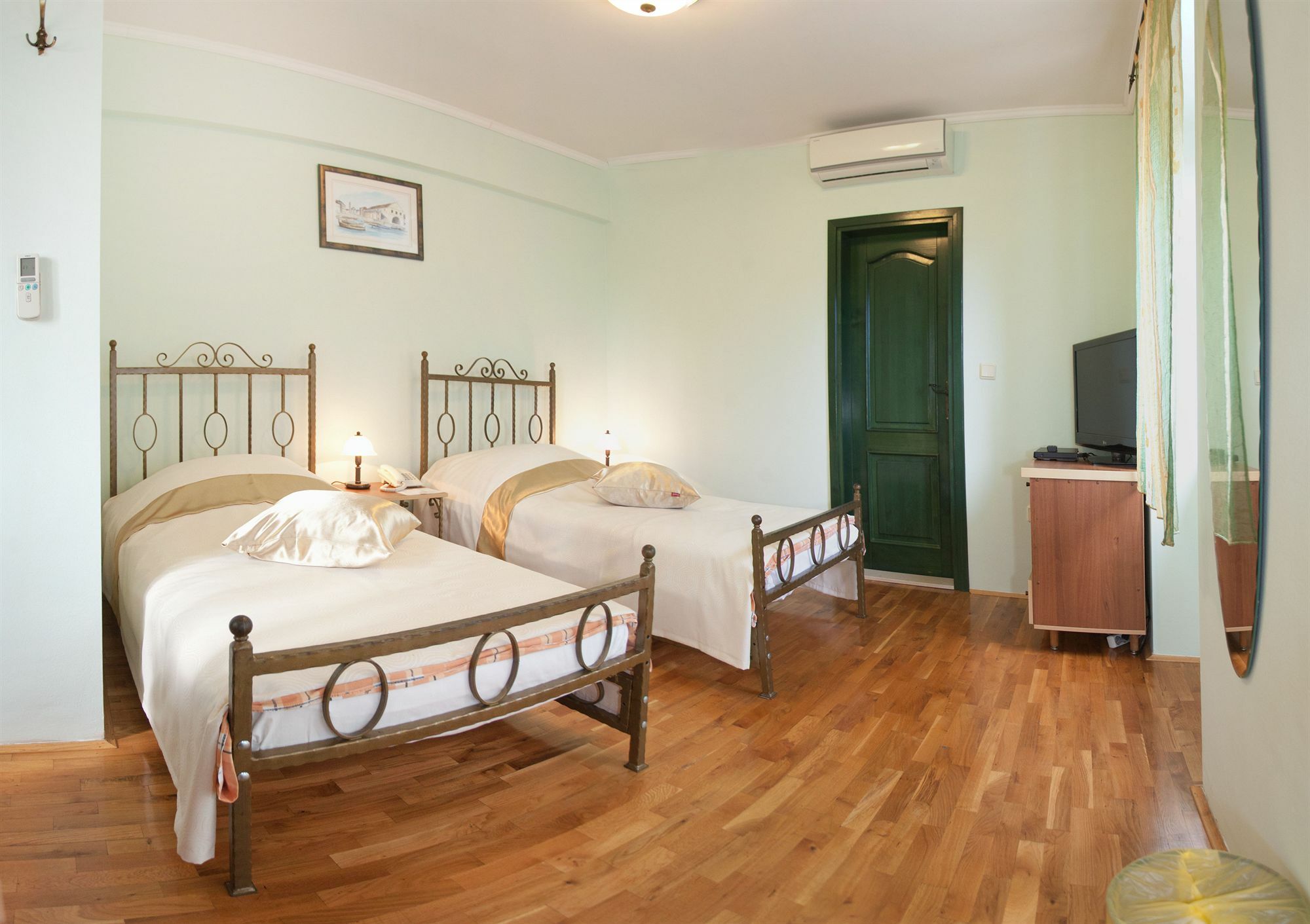 Hotel Diana