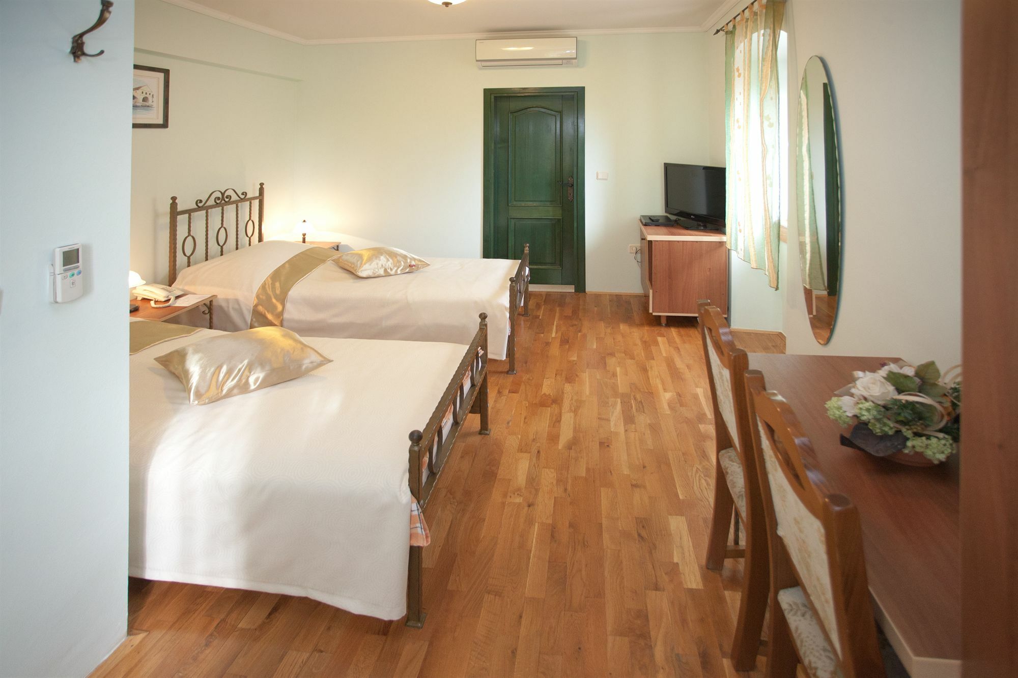 Hotel Diana